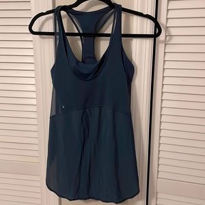 Lululemon Size 6 Flowy top with built in bra
